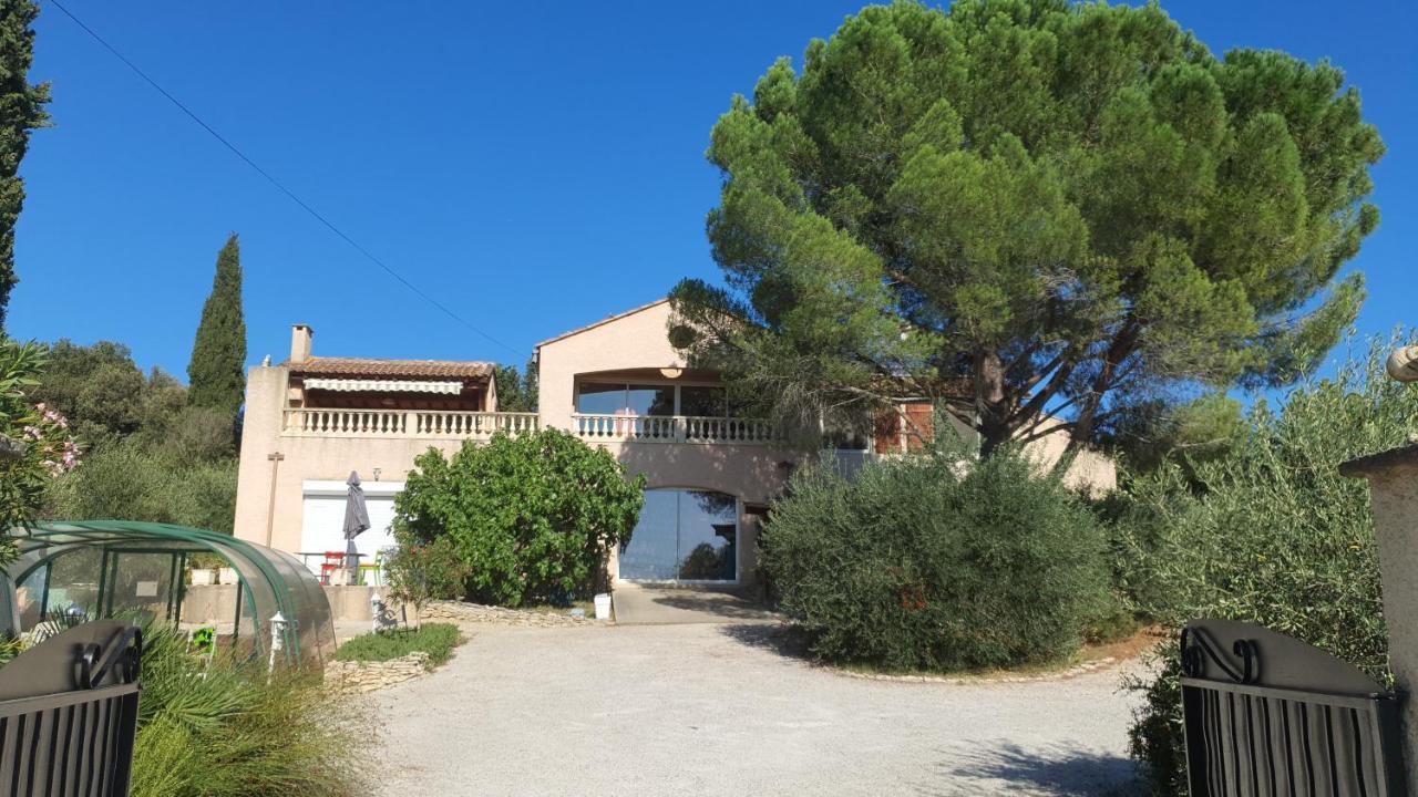 Villa Des Masques Aubais Exterior photo